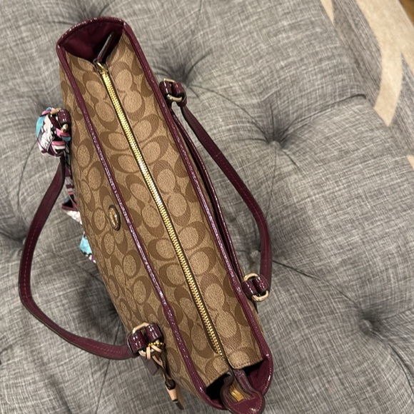 Coach Bag Large Brown Signature Leather Purple Patent Leather Trimmed Tote - Picture 7 of 17